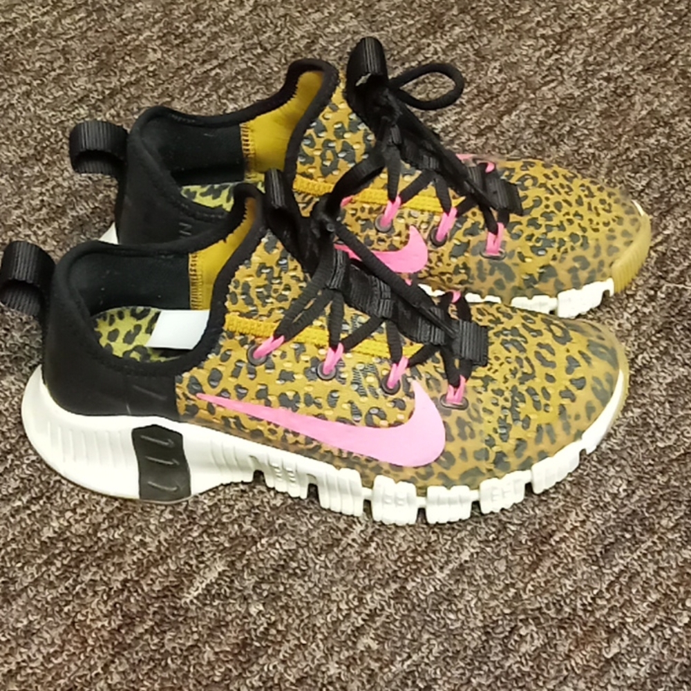 Womens metcon training sneaker brand new